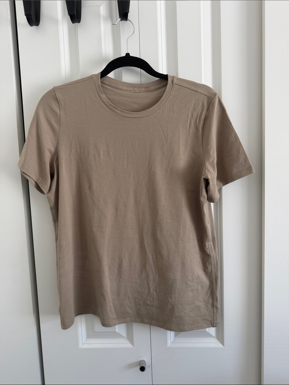 Lululemon Women’s Crew Neck Tee in Beige - Size Medium